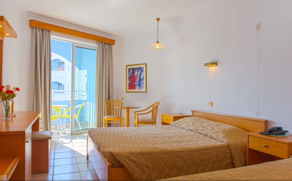 rooms-standard-room--side-sea-view-balcony