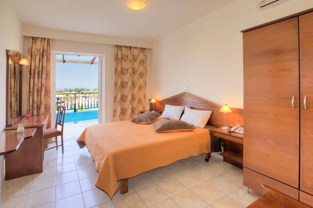 rooms-family-room