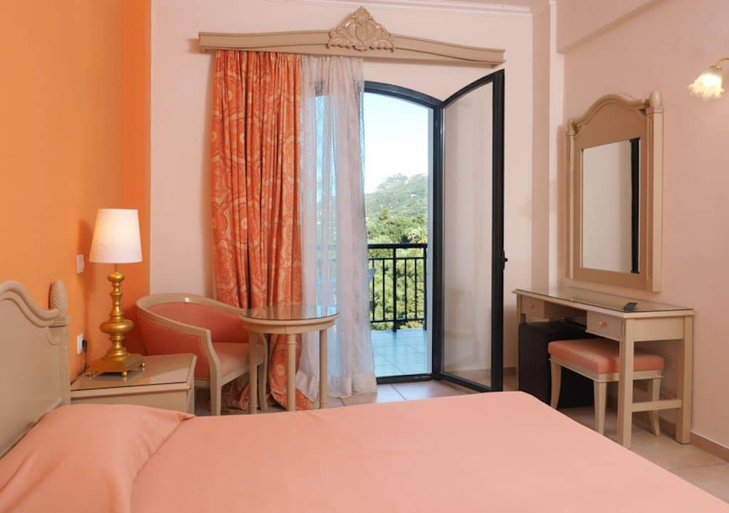 rooms-twin-land-view