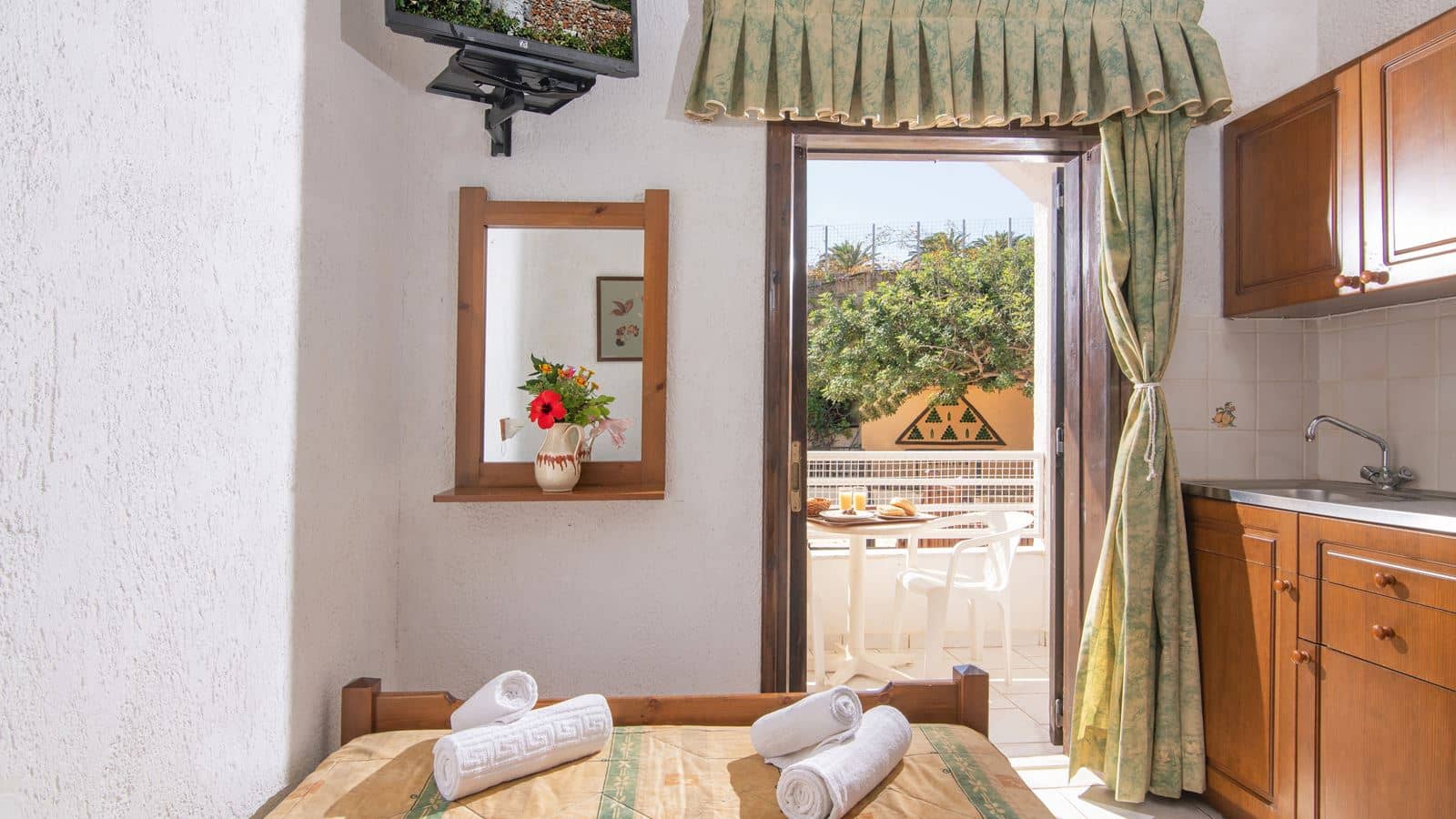rooms-2-bed-studio