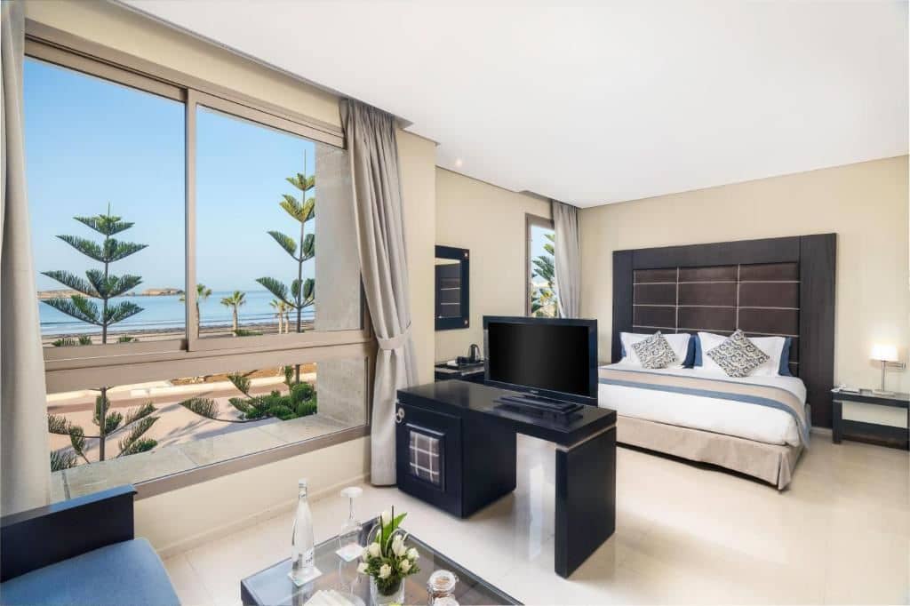 rooms-deluxe-room-seaview