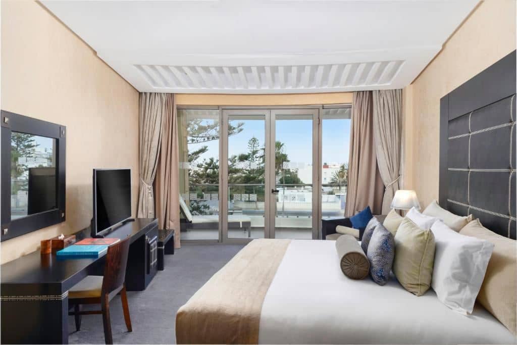 rooms-deluxe-room-gardenpool-view