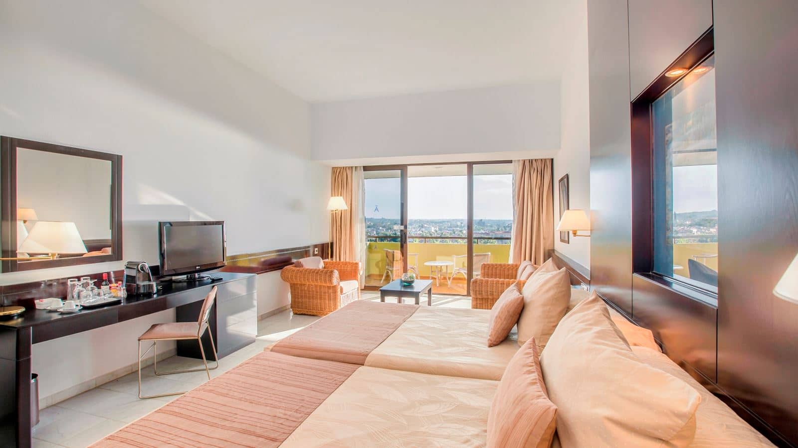 rooms-classic-room