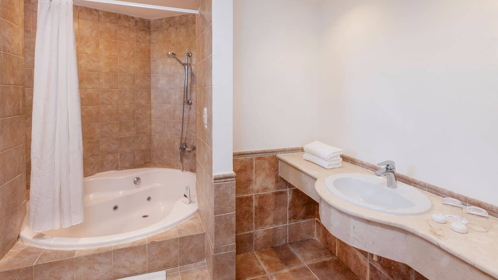 rooms-suite-room