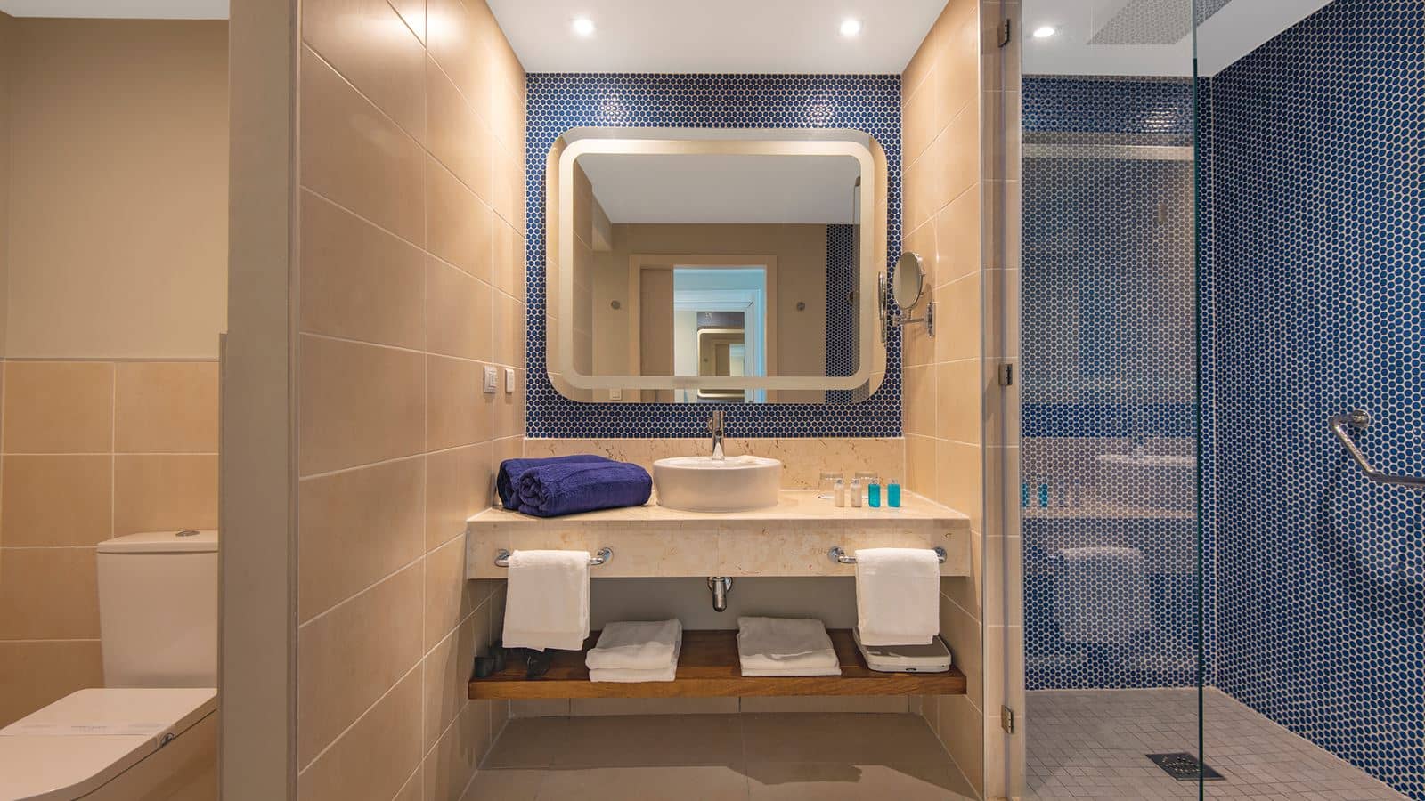 rooms-club-room