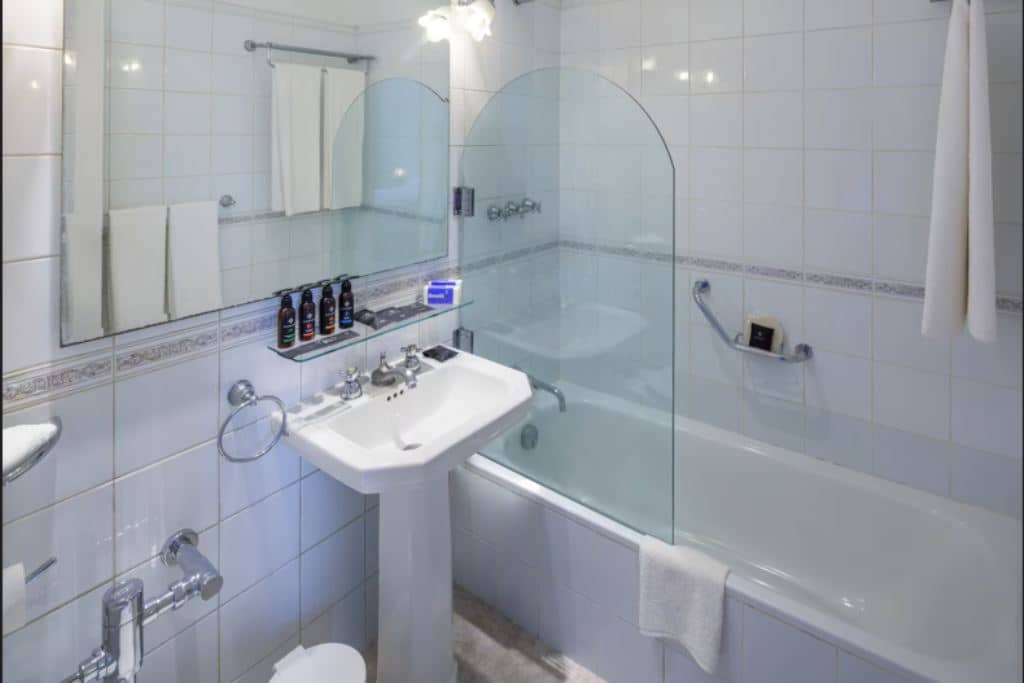 rooms-standard-room