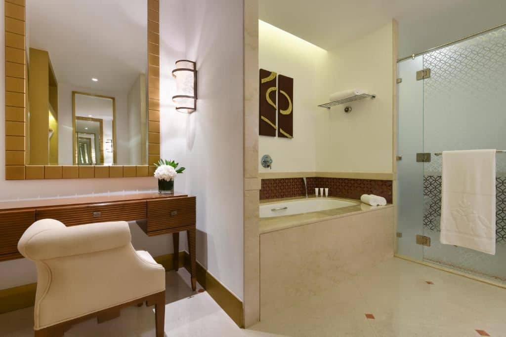 rooms-deluxe-suite
