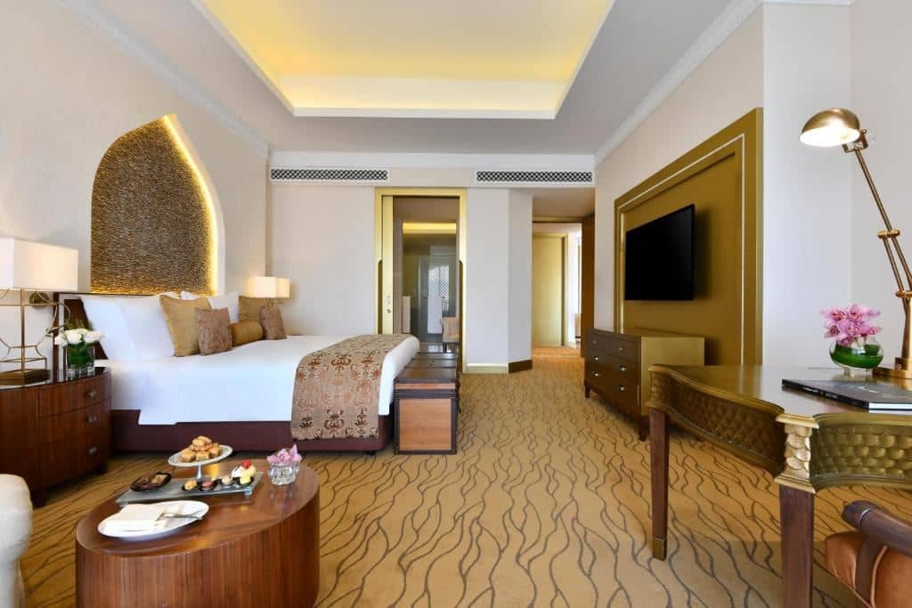 rooms-deluxe-suite