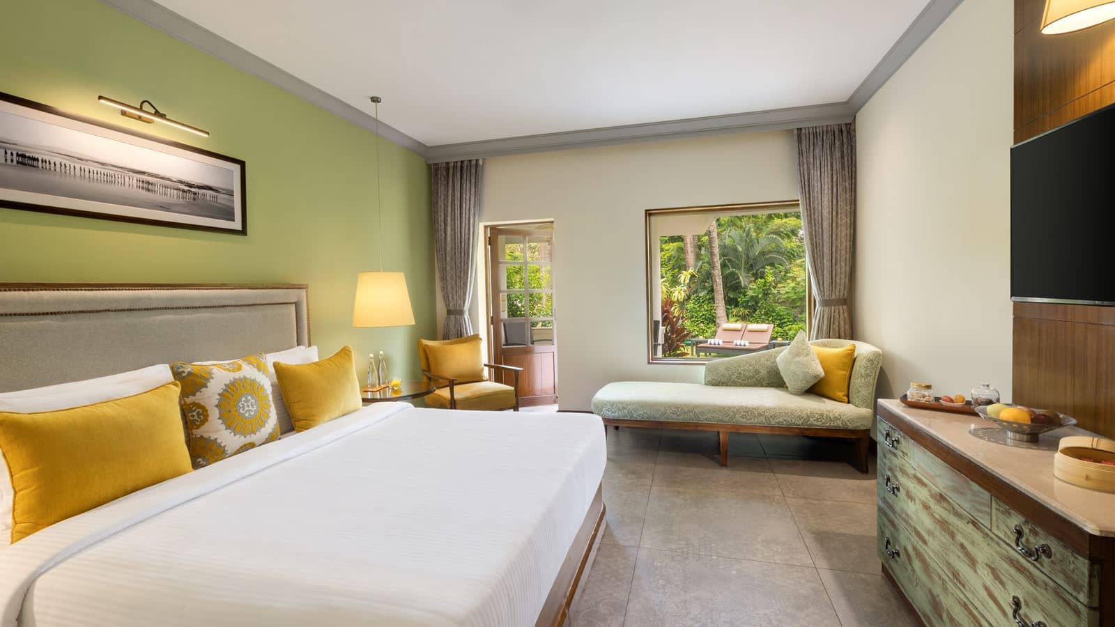 rooms-club-room