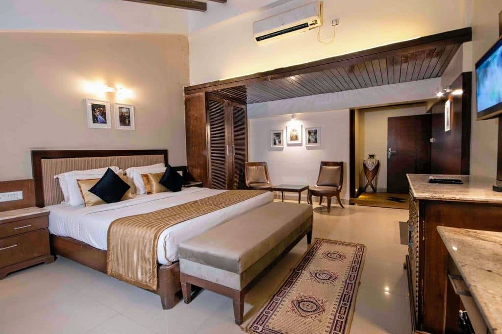 rooms-grand-room