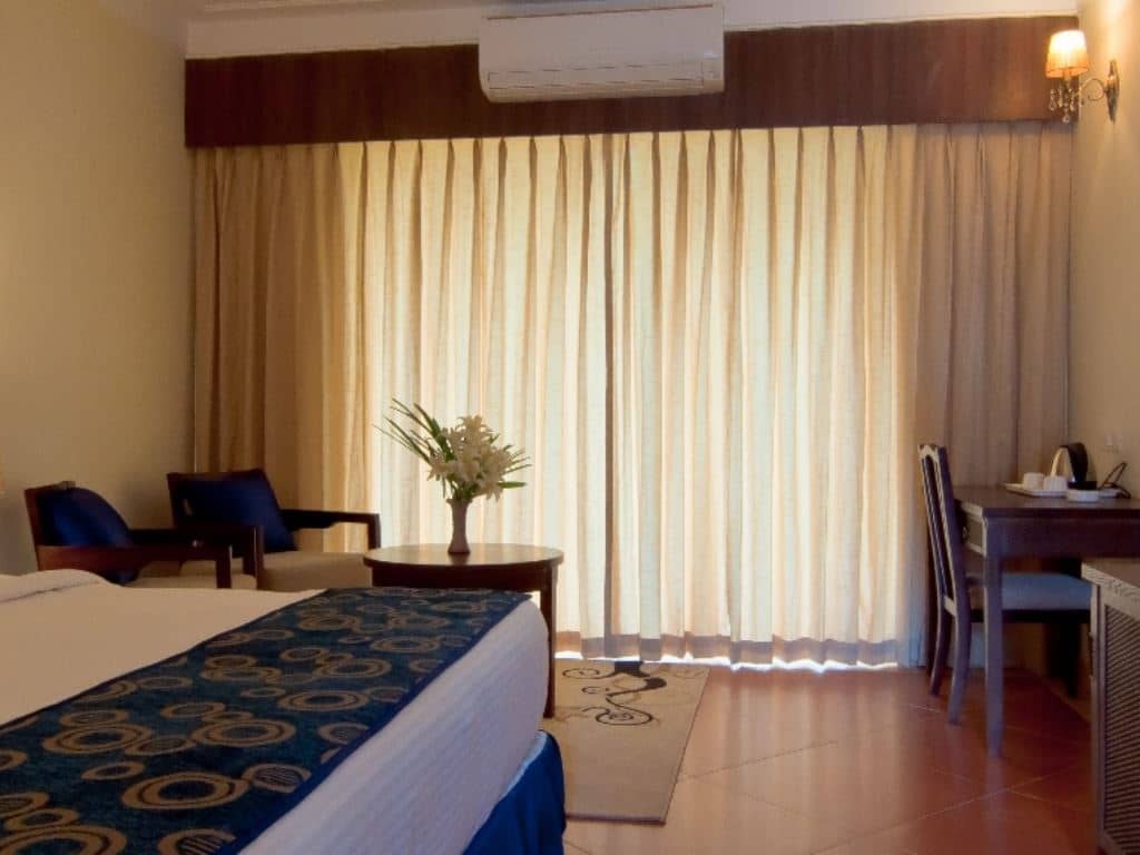 rooms-deluxe-room