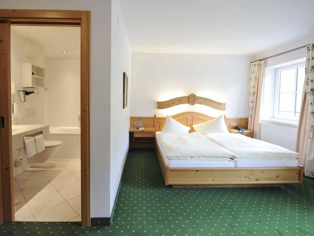 rooms-double-superior-room