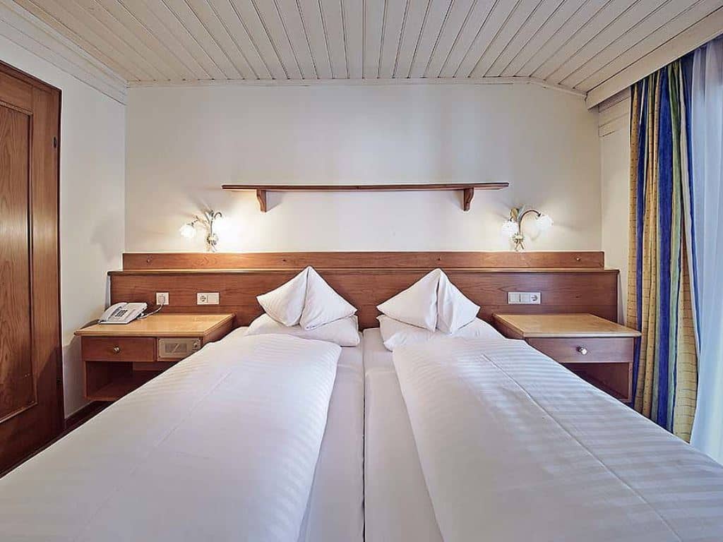 rooms-double-superior-room-with-balcony-or-terrace-with-child-promotion