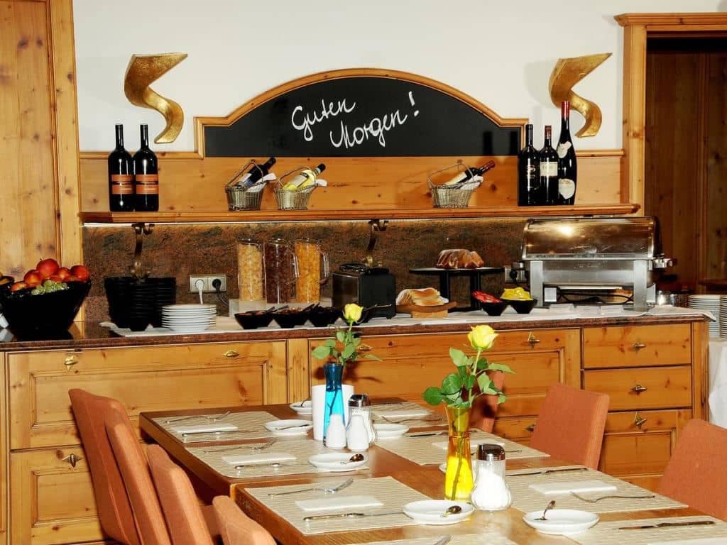 restaurants-restaurant
