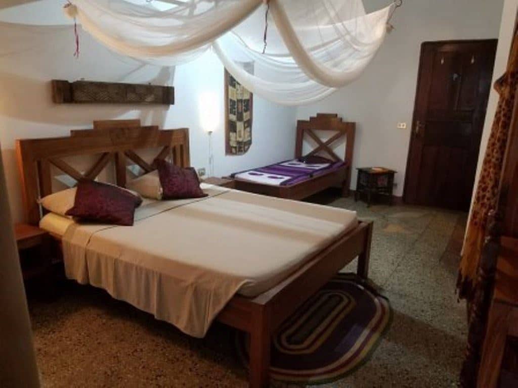 rooms-standard-mansard-room