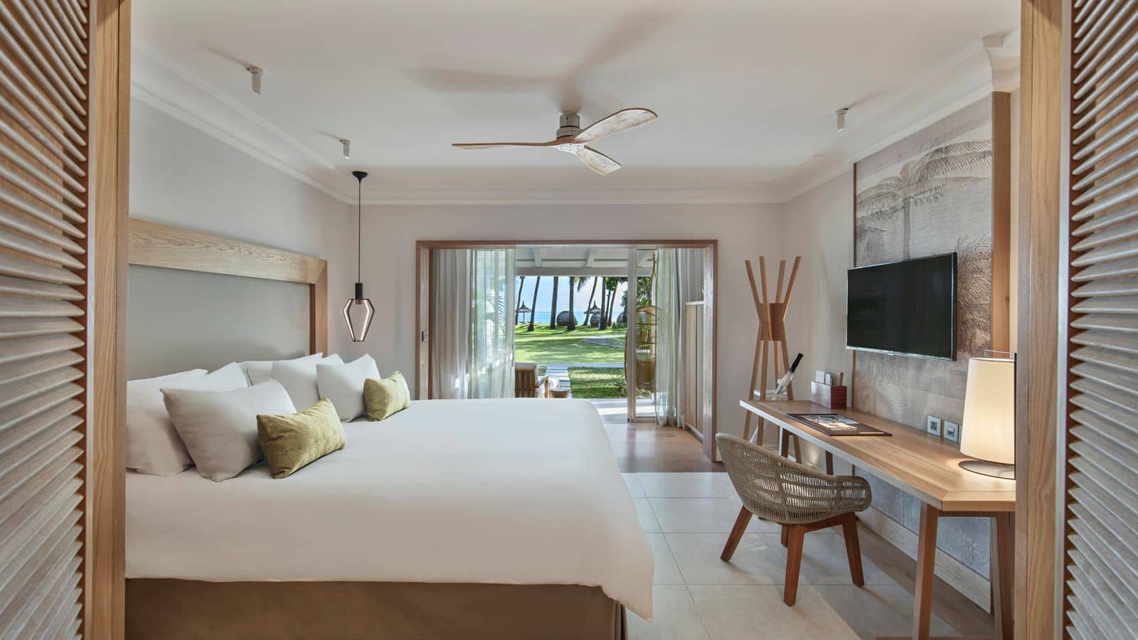 rooms-deluxe-seaview-room