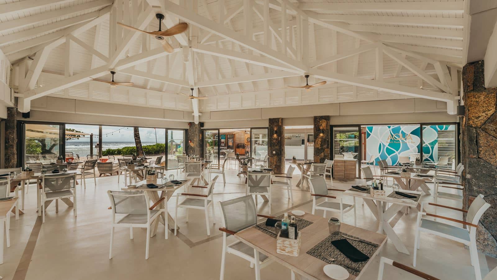restaurants-aqua-beach-restaurant