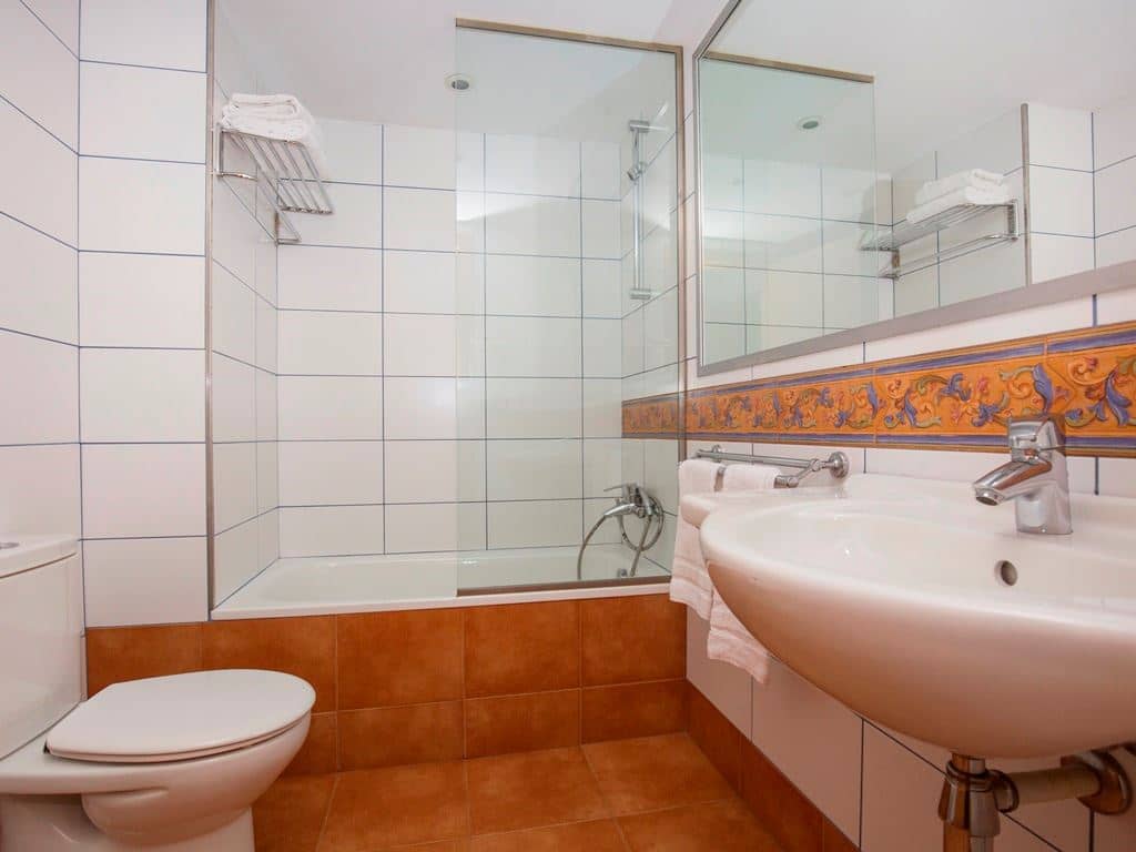 rooms-standard-room