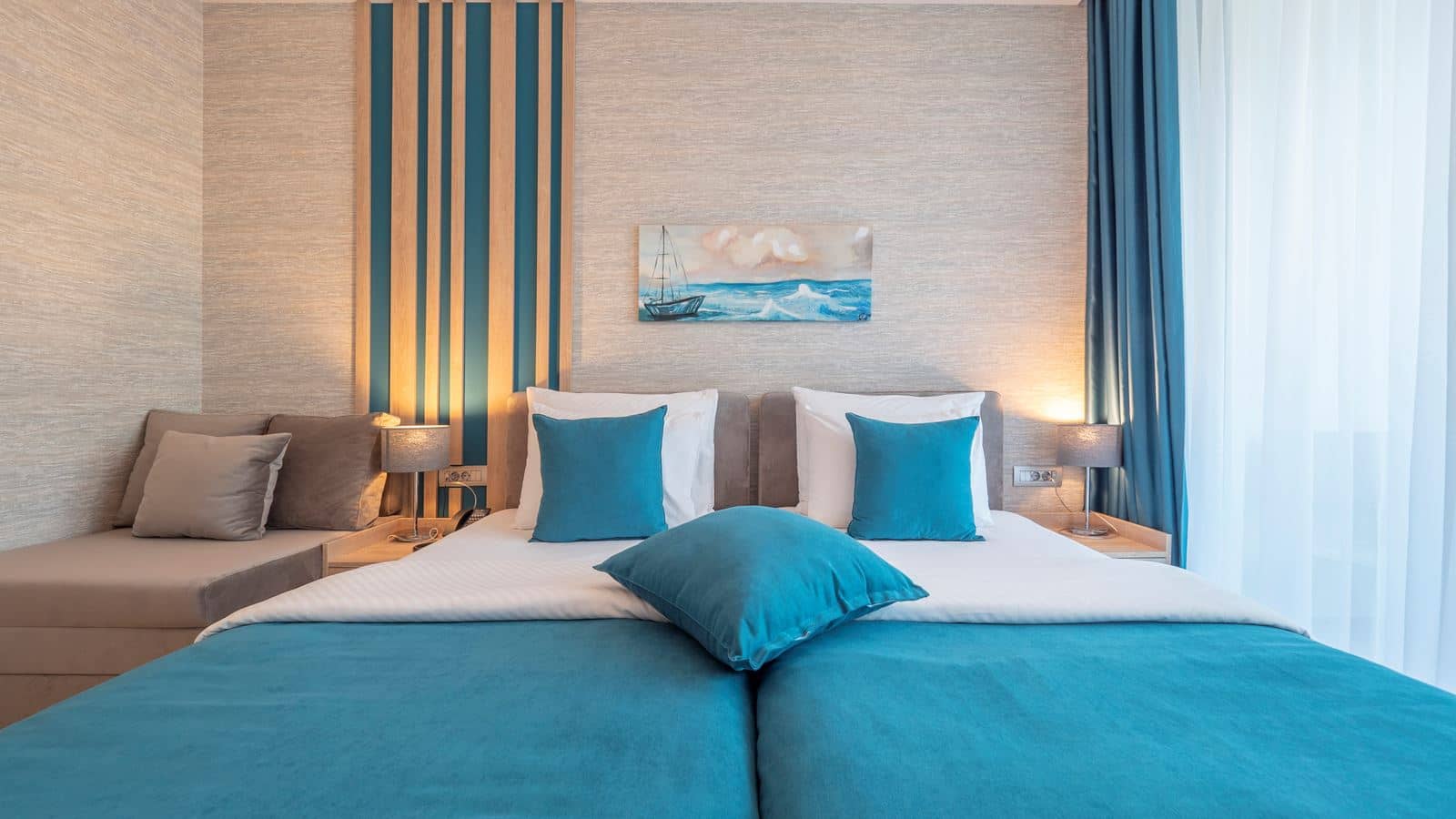 rooms-superior-room