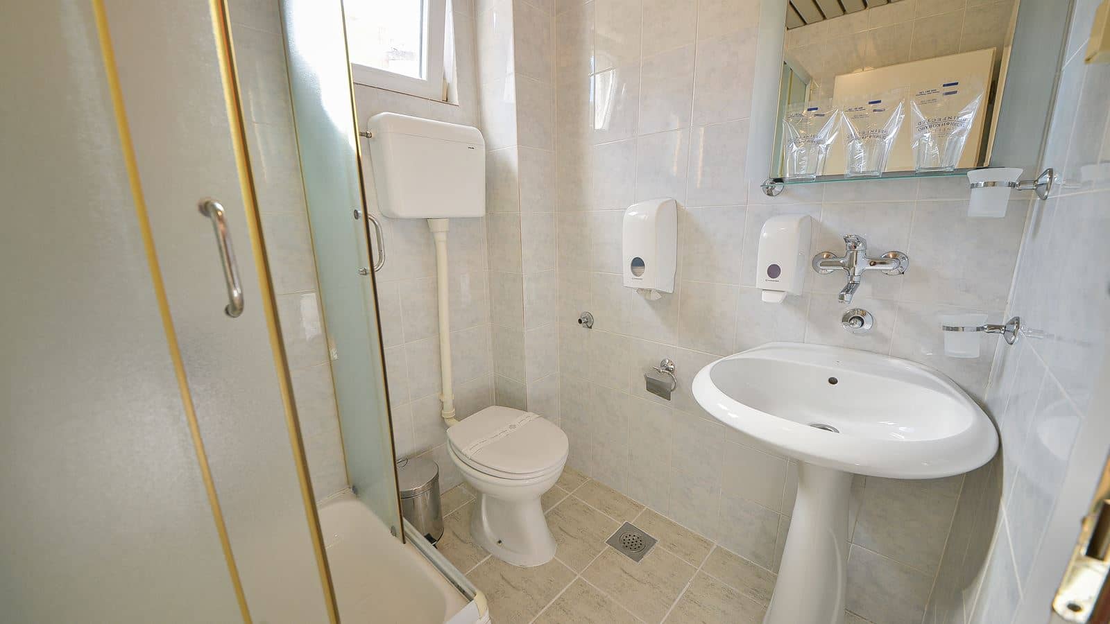 rooms-triple-room