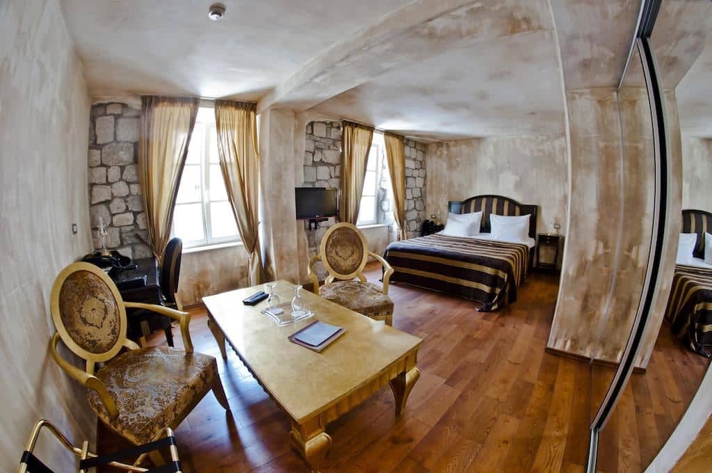 rooms-superior-room