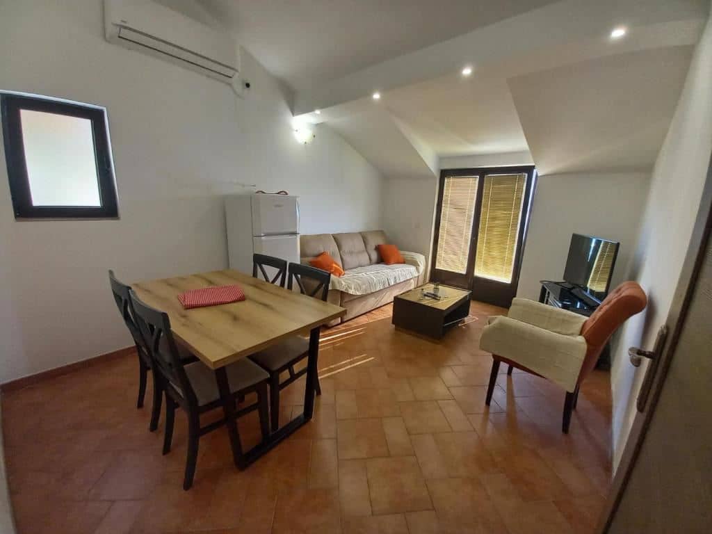 rooms-two-bedroom-apartment-sea--view