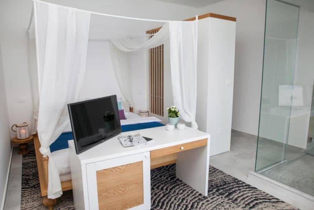rooms-double-room-sea-side-view