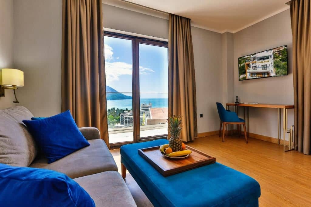 rooms-deluxe-suite-sew-view