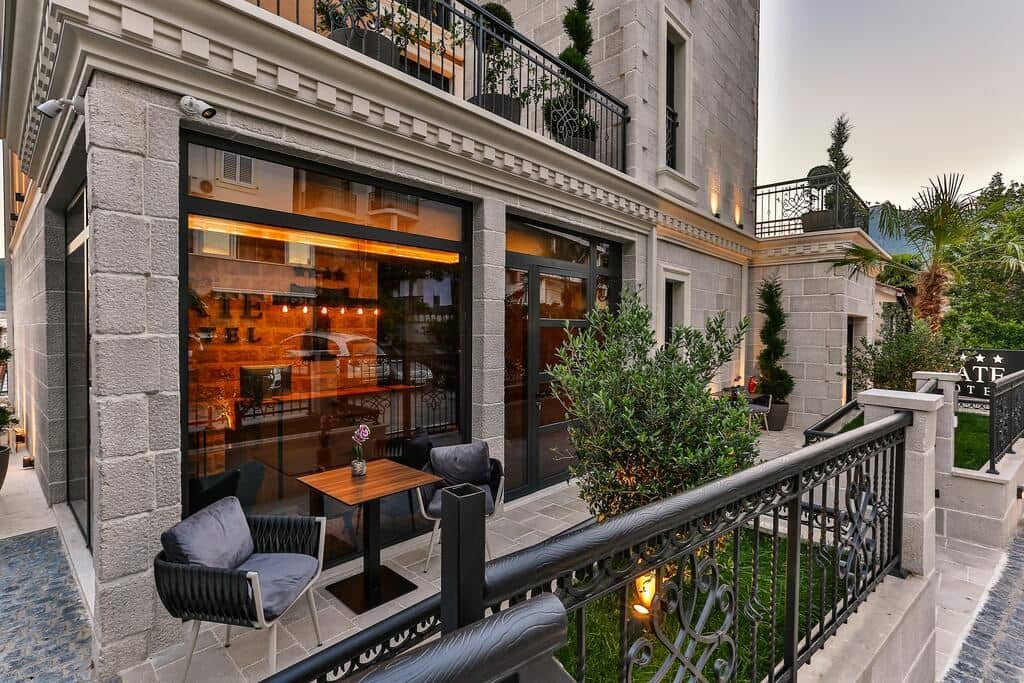 restaurants-restaurants