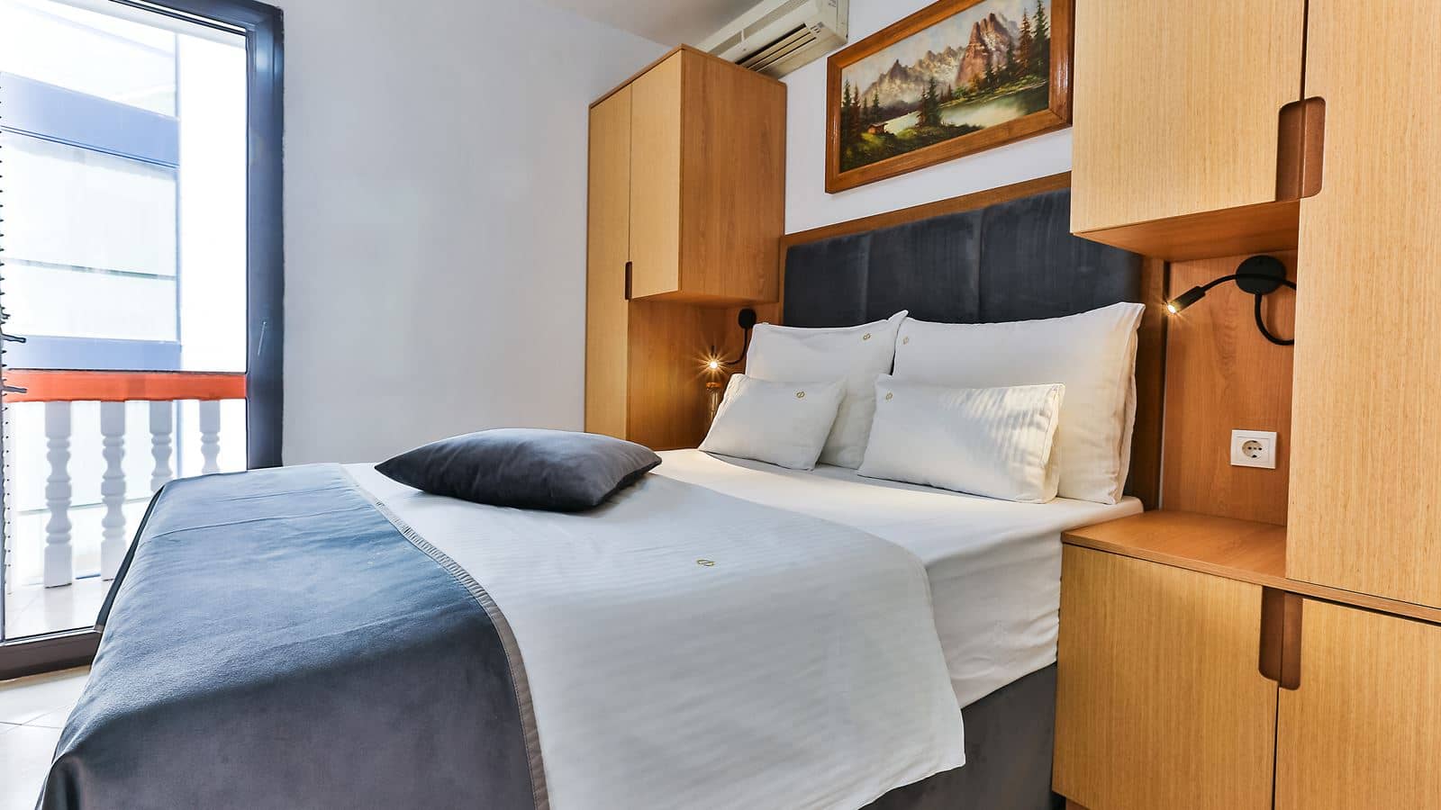 rooms-small-double-room