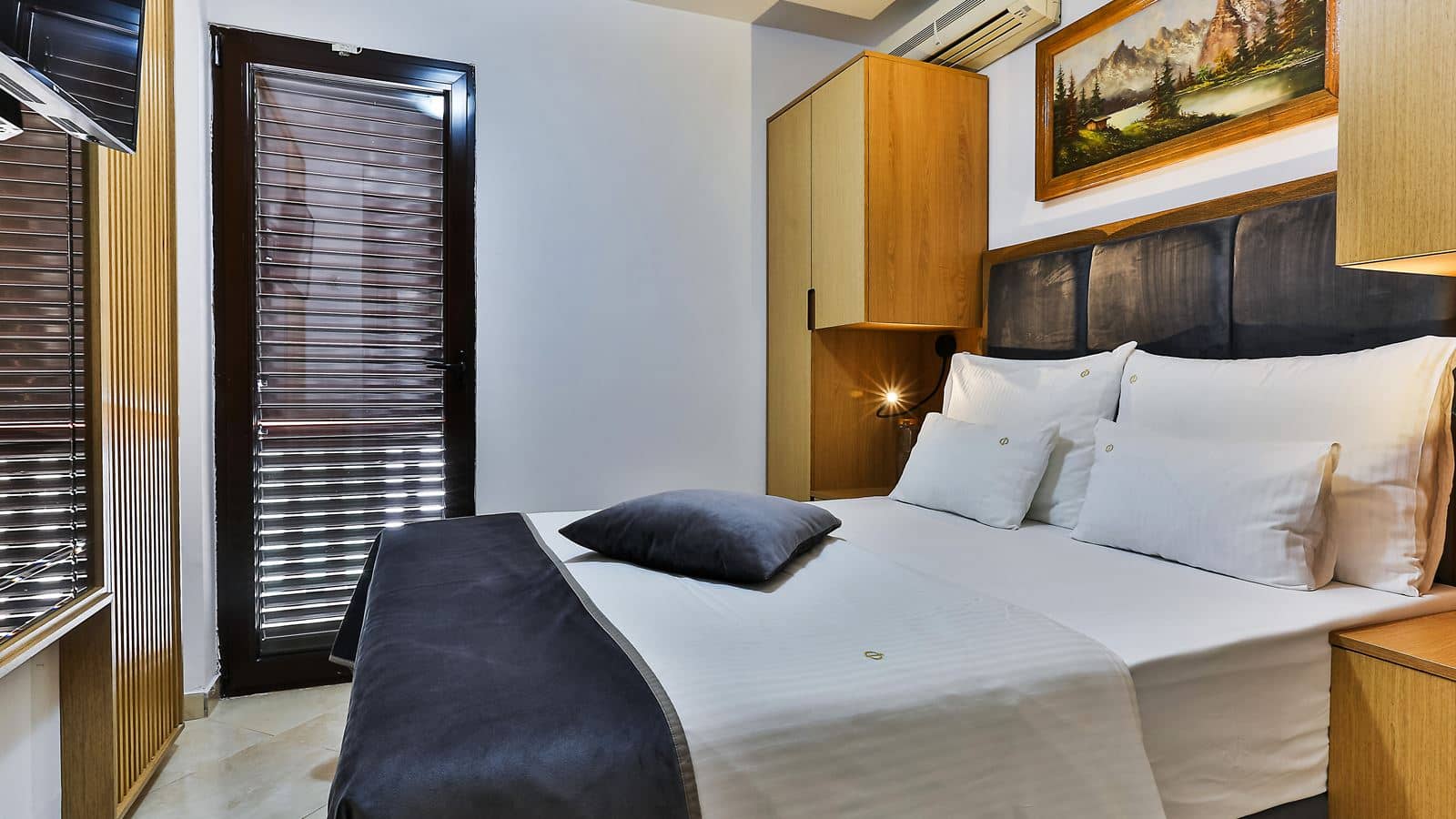 rooms-small-double-room