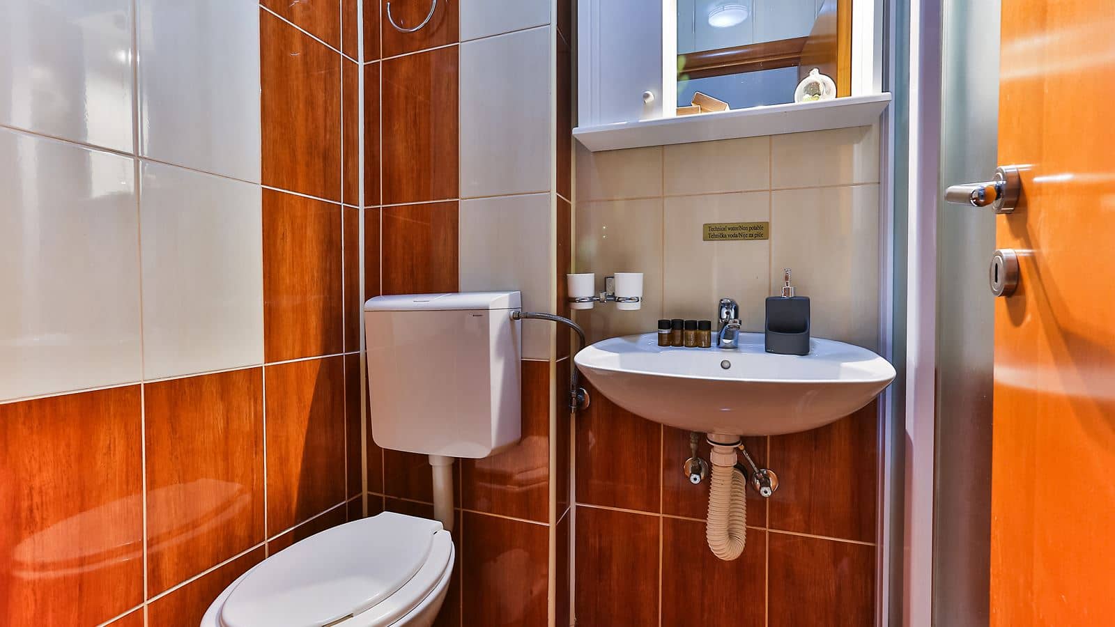 rooms-small-double-room