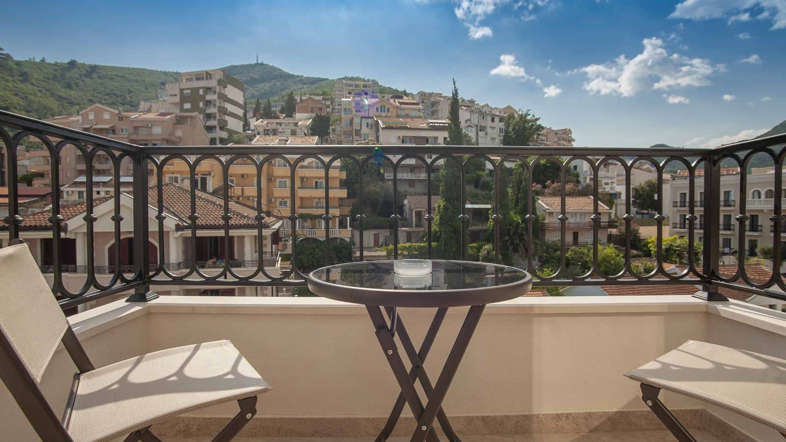 rooms-standard-double-room-french-balcony