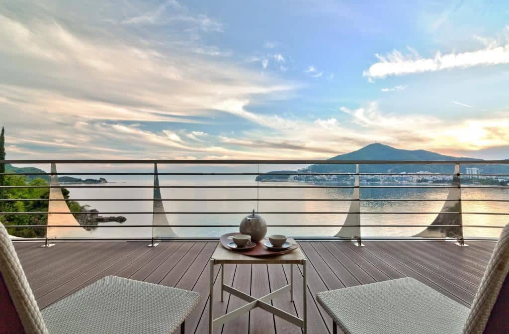 rooms-two-bedrooms-penthouse-sea-side-line