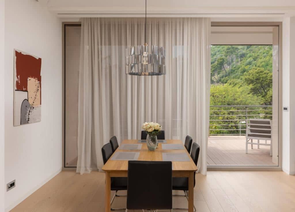 rooms-three-bedrooms-residence-garden-line