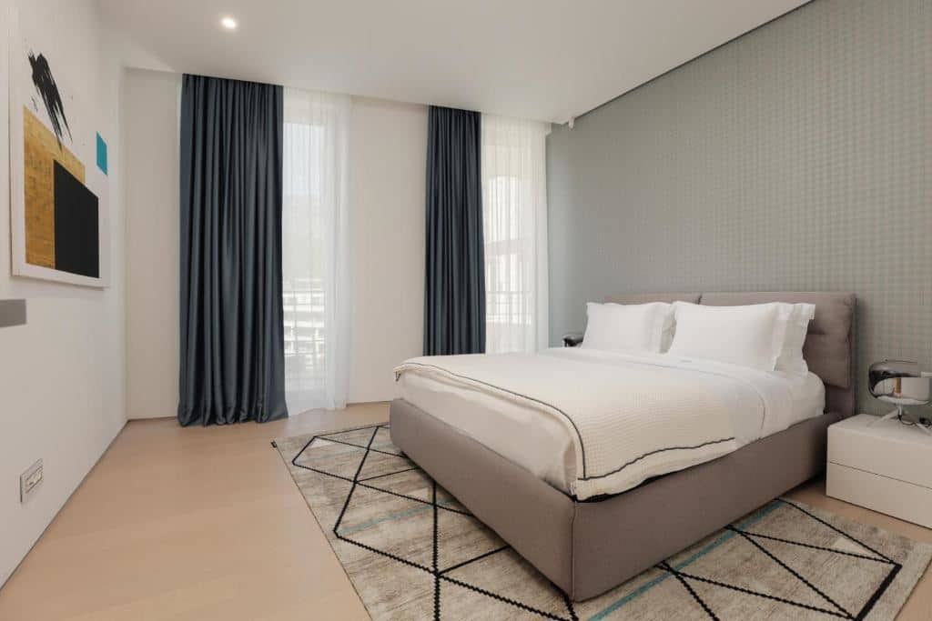 rooms-two-bedrooms-residence-sea-view-sunny-hill-line