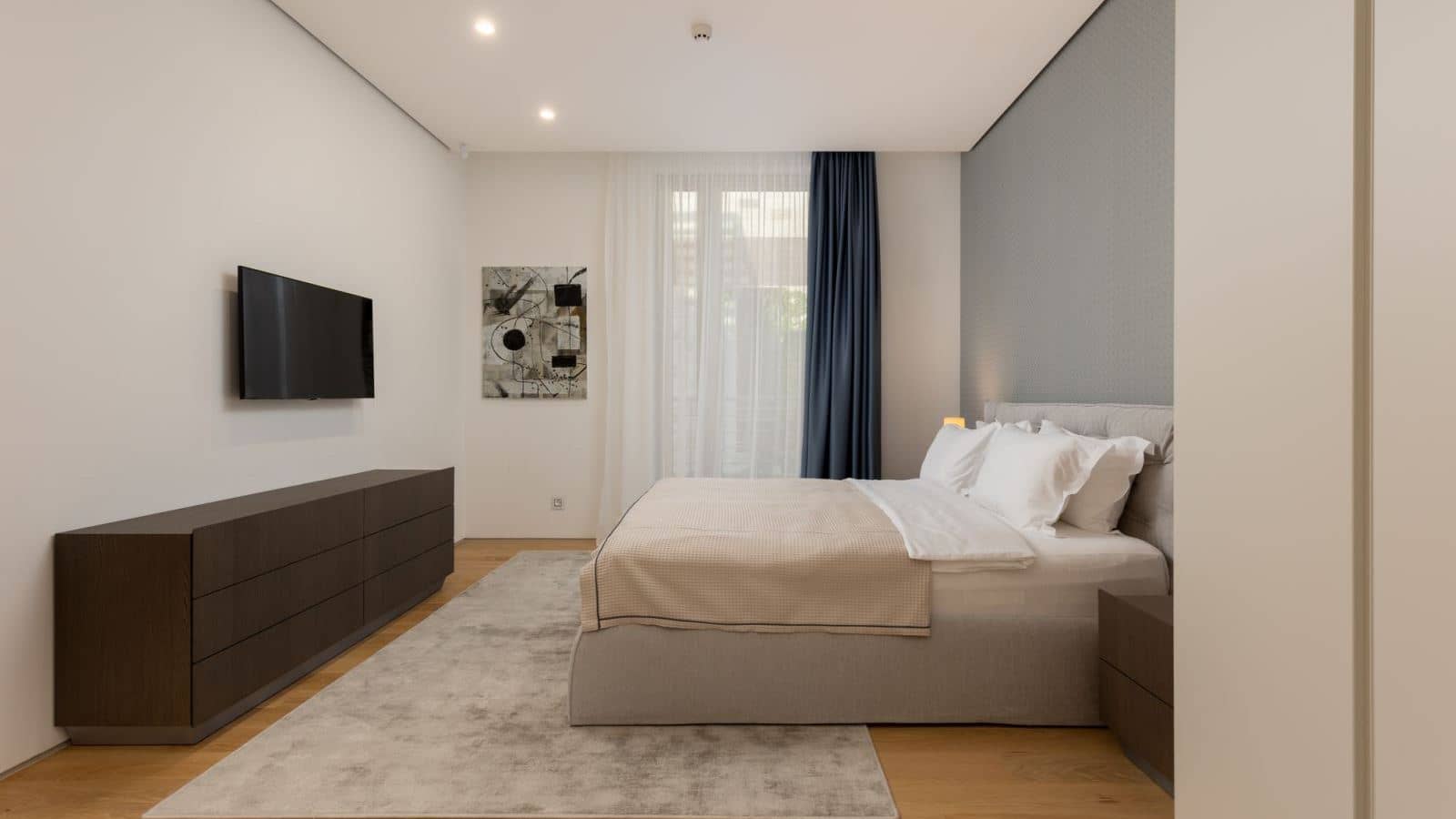 rooms-four-bedrooms-residence-garden-line
