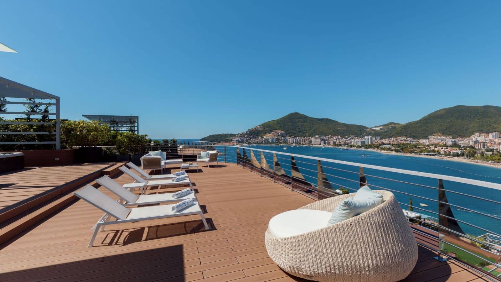 rooms-four-bedrooms-penthouse-garden-line