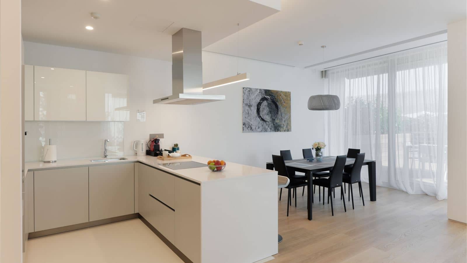 rooms-three-bedrooms-residence-garden-line