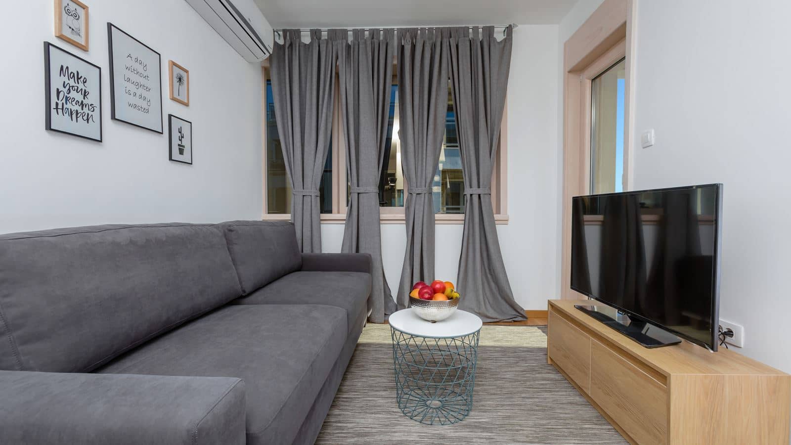 rooms-apartment-sea-view-with-balcony