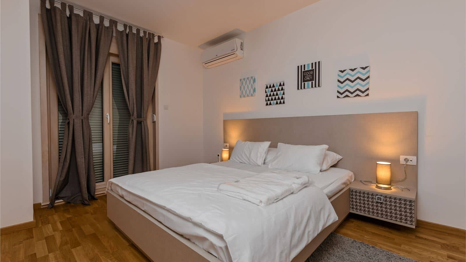 rooms-apartment-comfort-sea-view