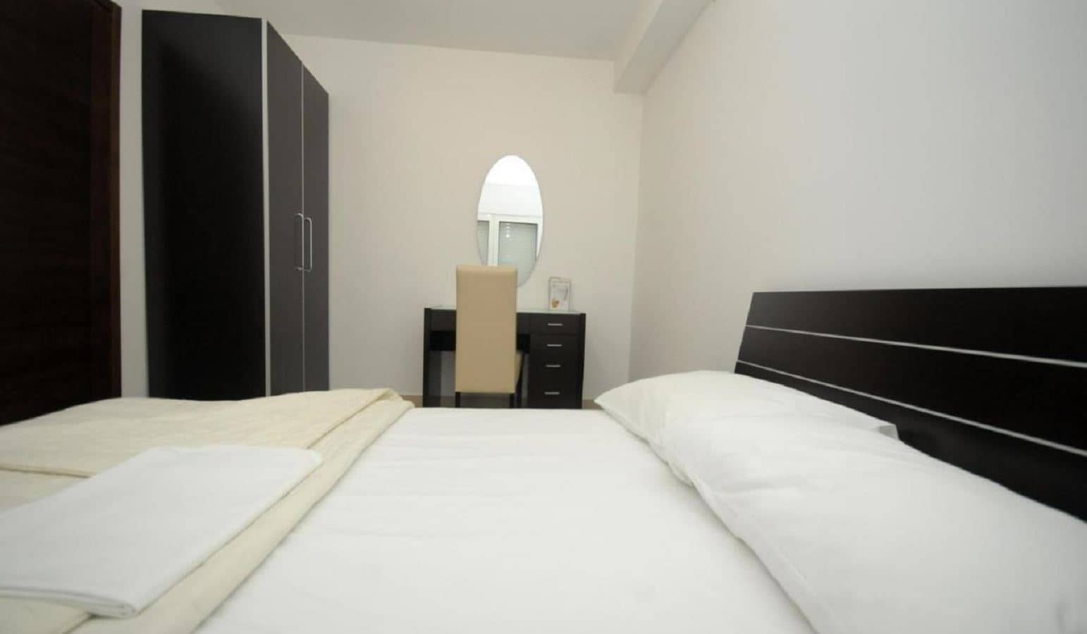 rooms-triple-apartment-with-french-and-sofa-bed