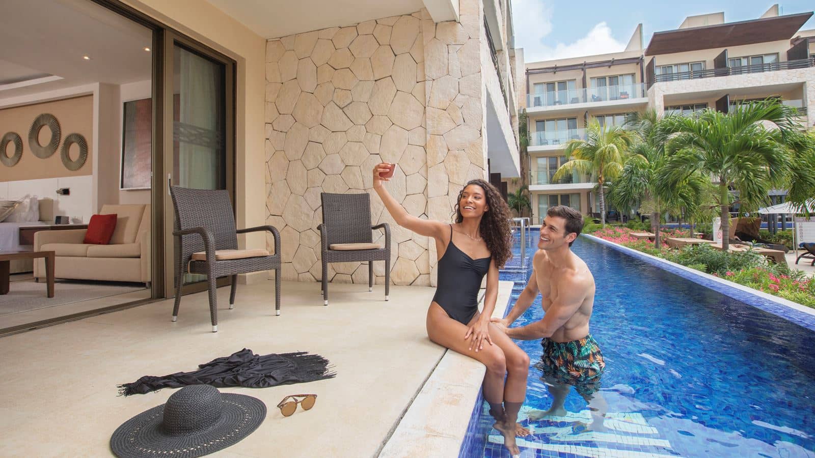 rooms-luxury-junior-suite-swim-out