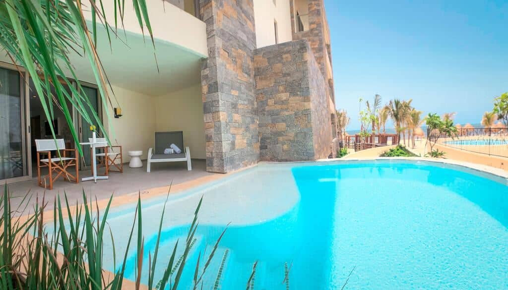 rooms-preferred-club-junior-suite-swim-out-adults-only-13+