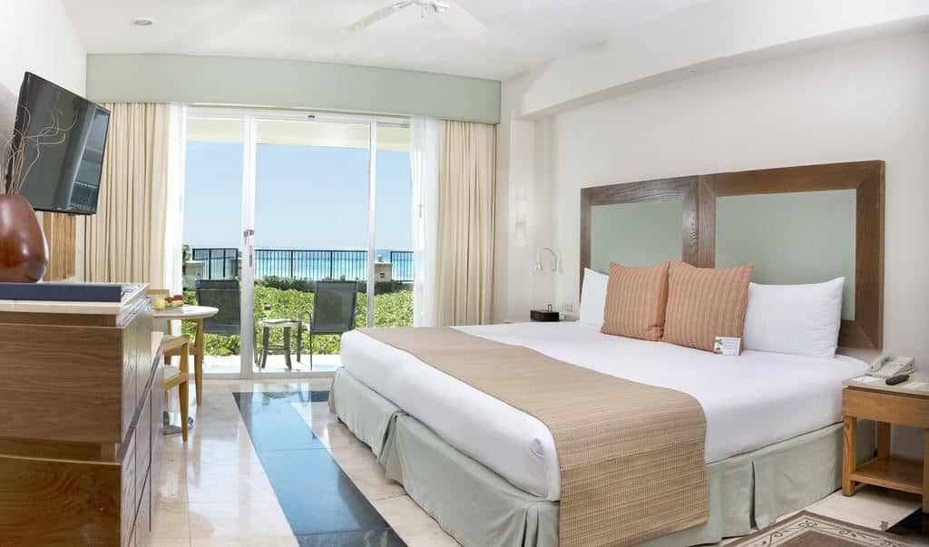 rooms-deluxe-room-ocean-view