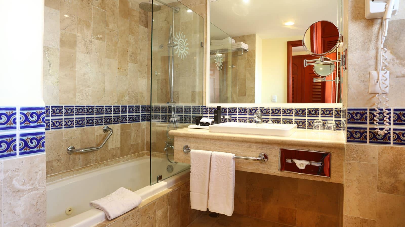 rooms-junior-suite-superior-ocean-front