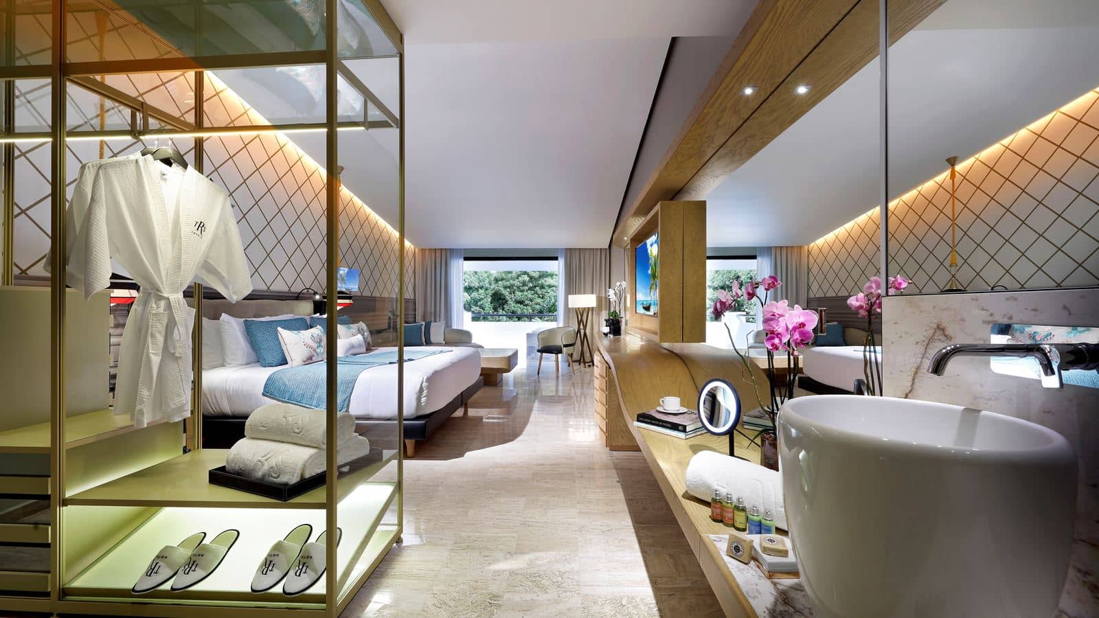 rooms-junior-suite-jacuzzi-terrace-pool-side