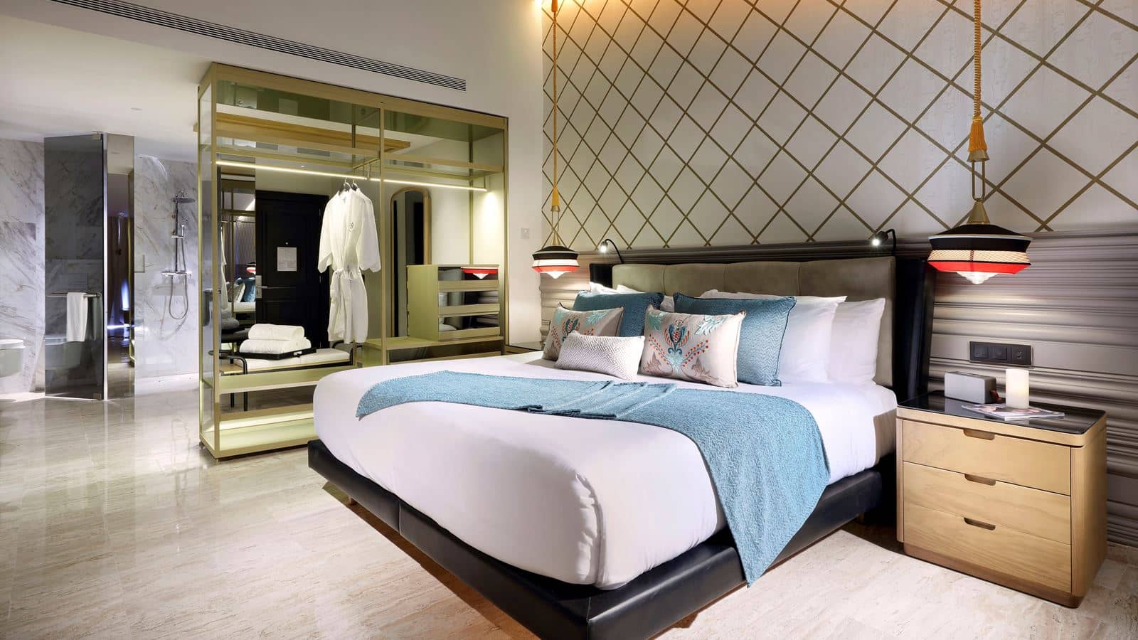 rooms-junior-suite-jacuzzi-terrace-pool-side