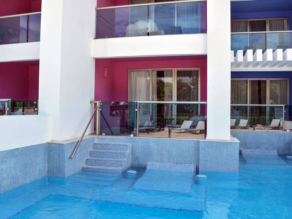 rooms-family-club-deluxe-swim-out-or-pool-access-single-parent
