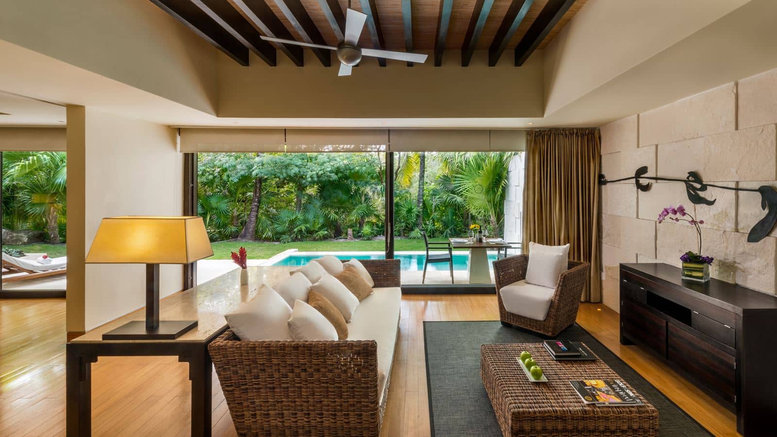 rooms-patio-suite